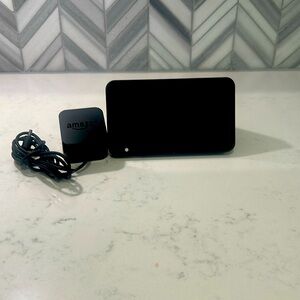 Amazon Echo Show 5 - 3rd generation- black - works perfectly!